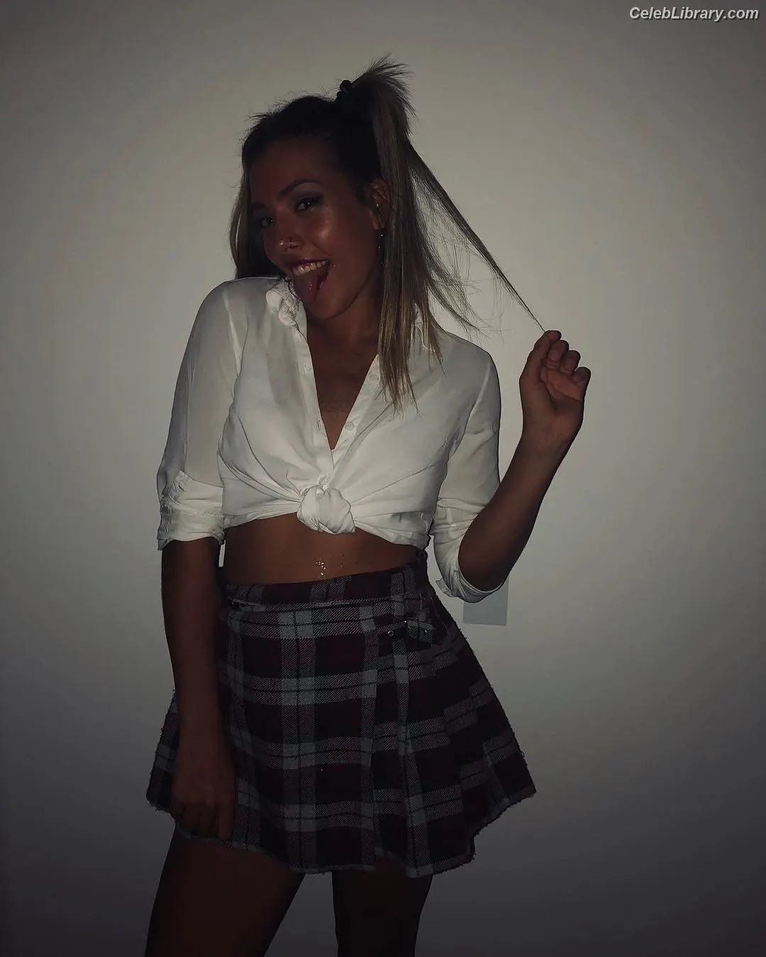 Zoe Turnes photo 12 of 79