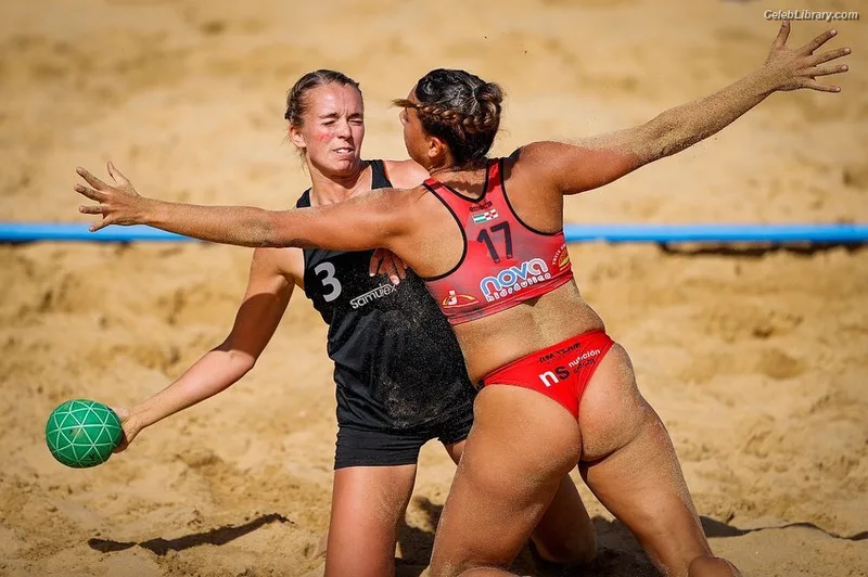 Zoe Turnes photo 16 of 80