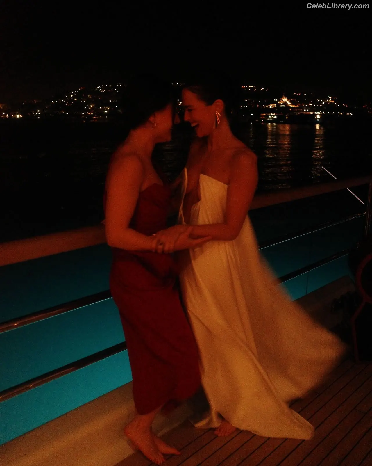 Zoey Deutch photo 23 of 1463