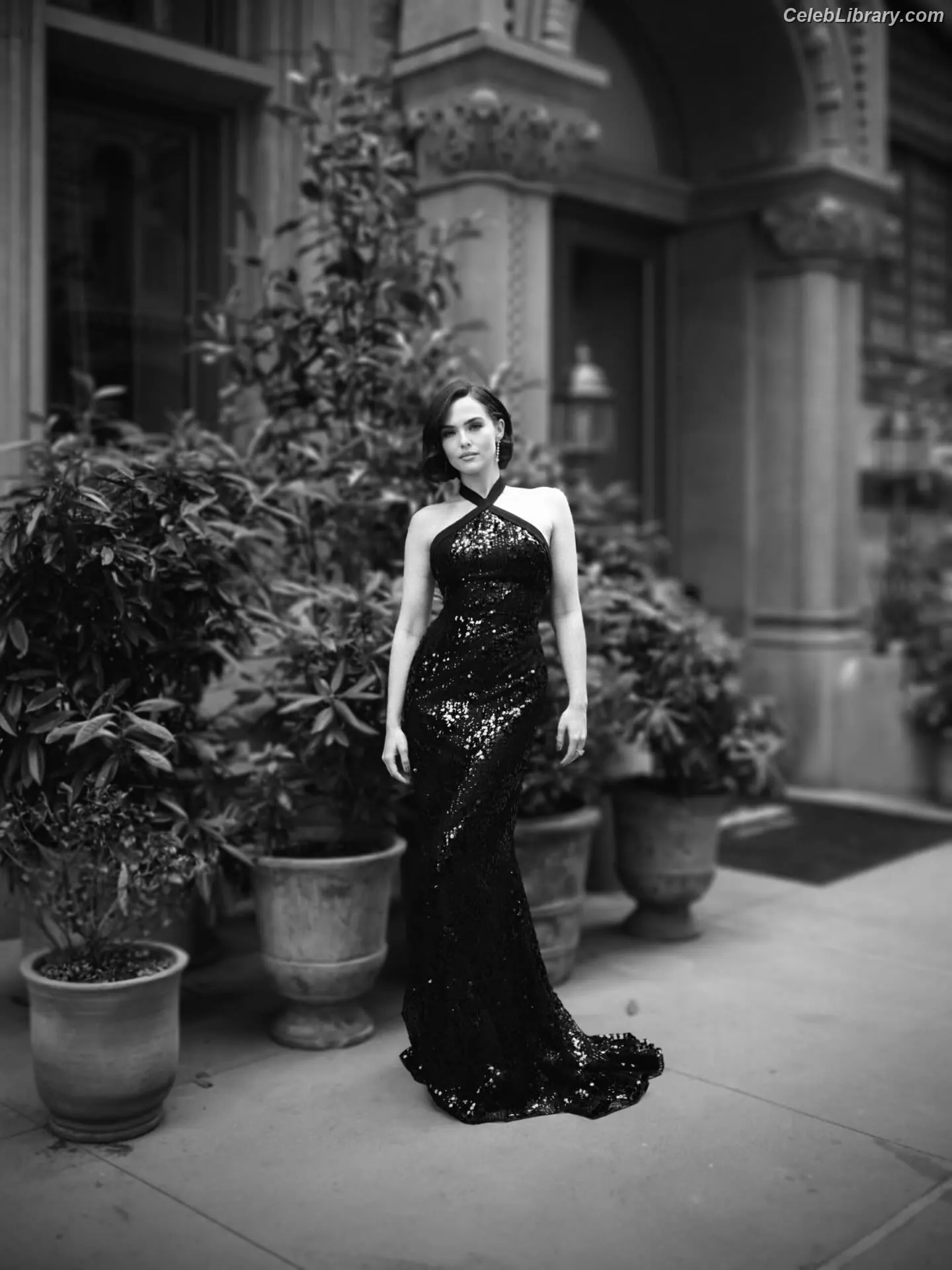 Zoey Deutch photo 2 of 1463