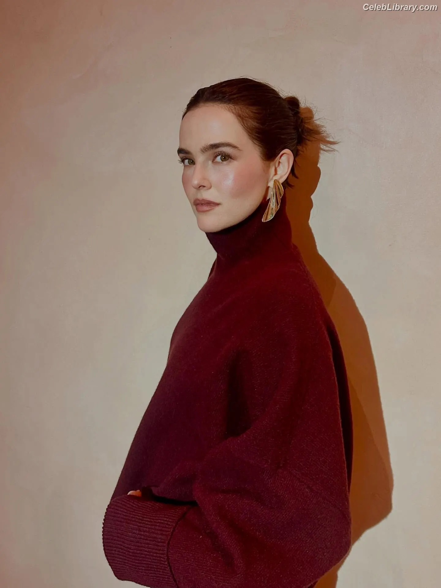 Zoey Deutch photo 8 of 1463