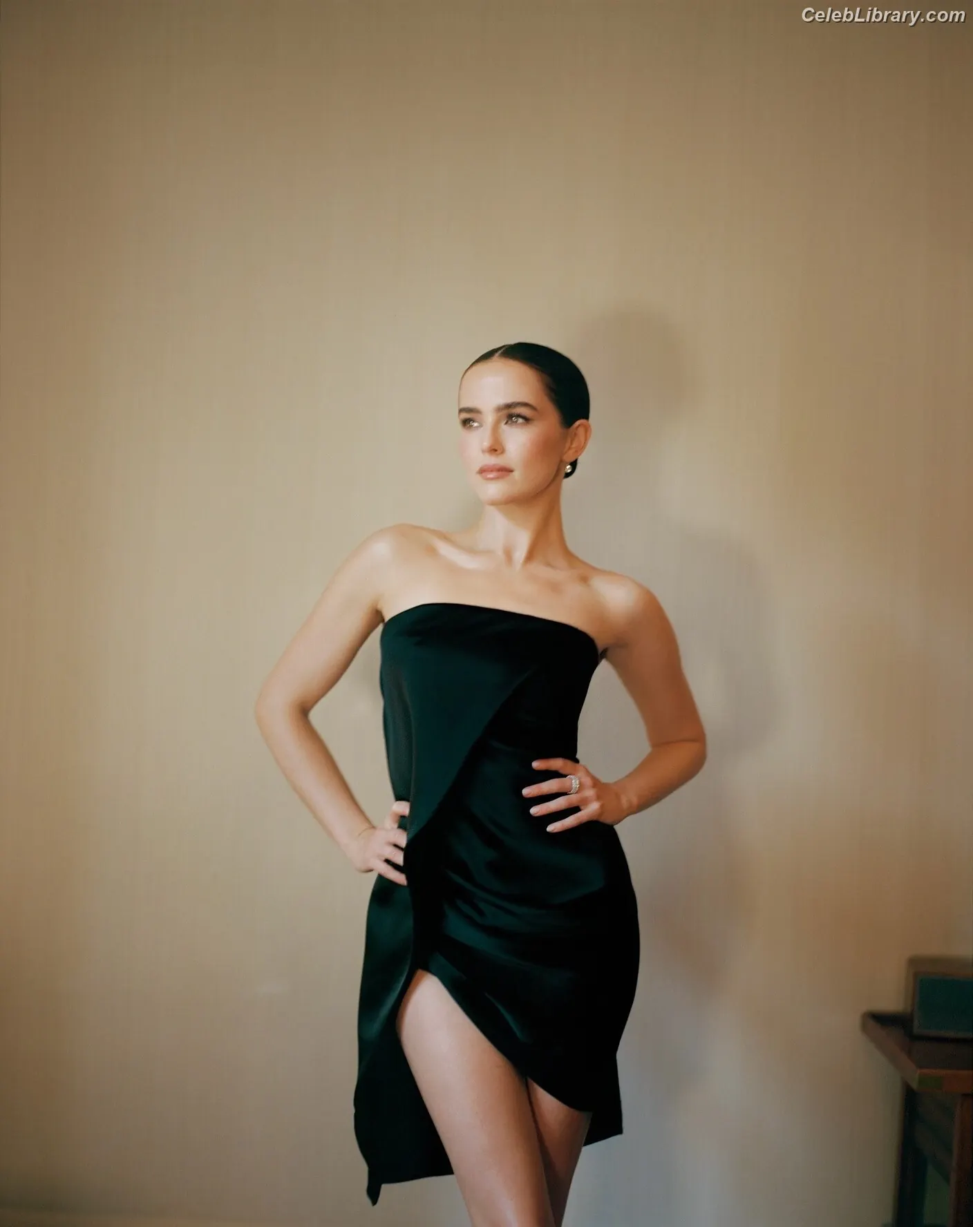Zoey Deutch photo 13 of 1463