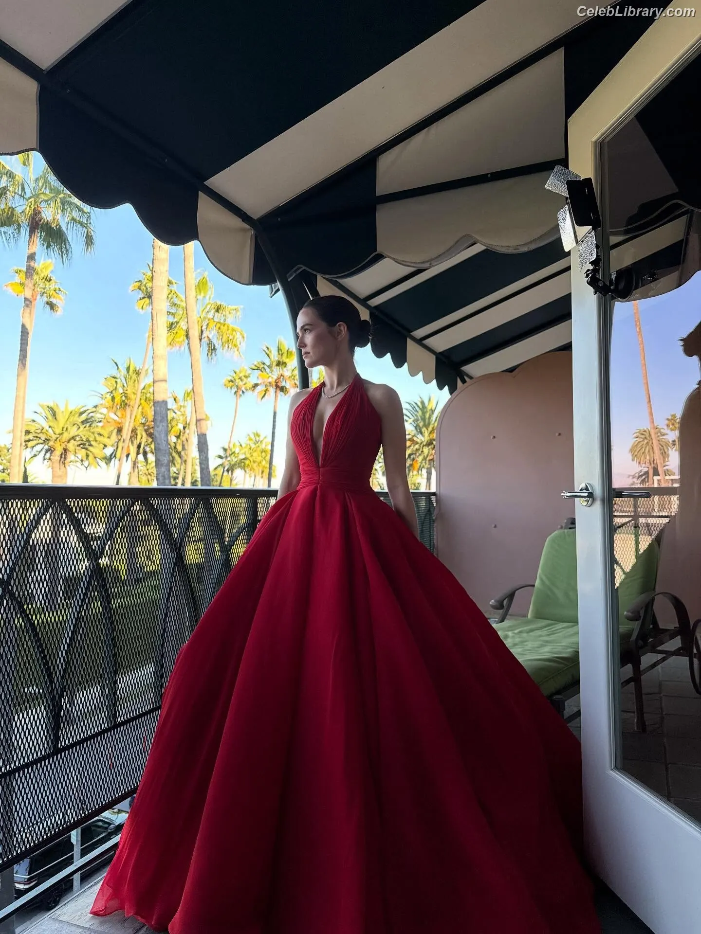 Zoey Deutch photo 8 of 1463