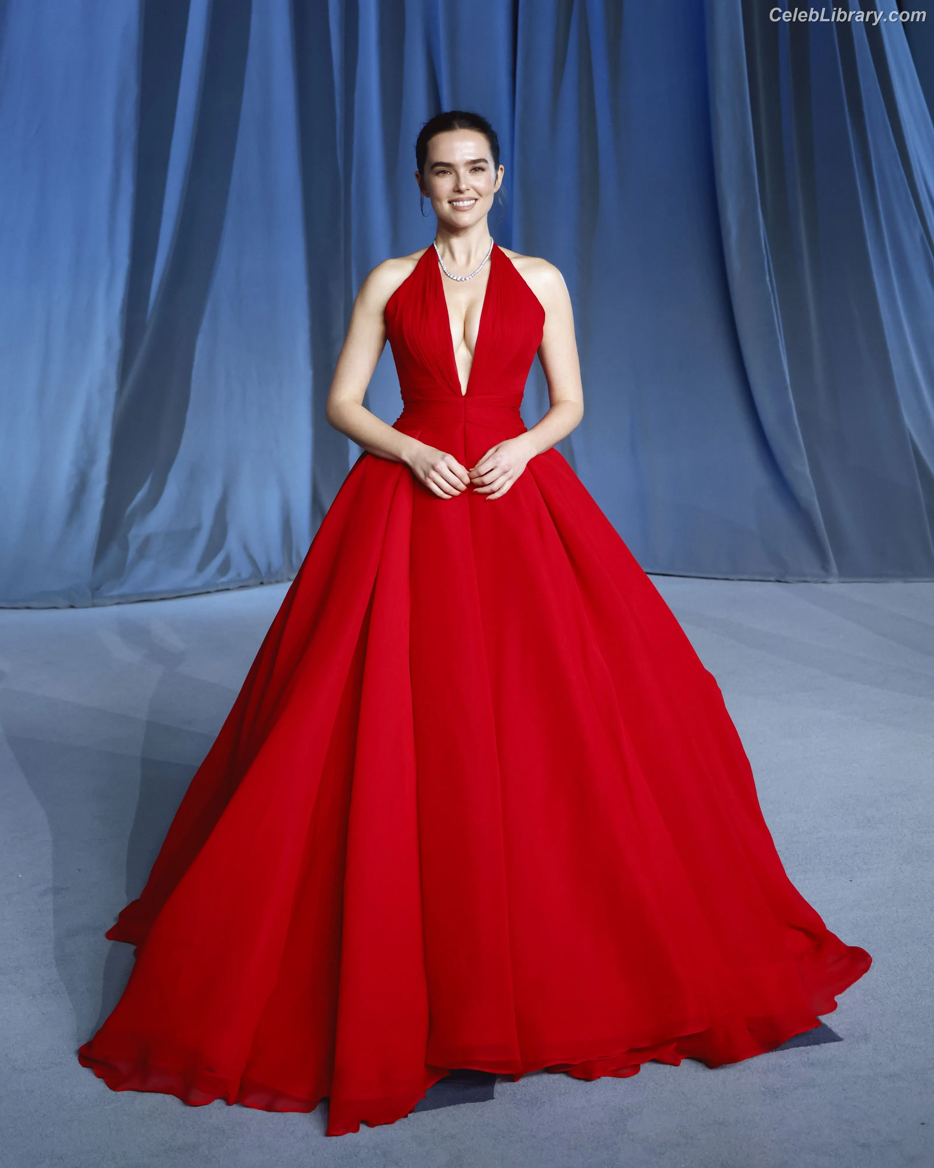 Zoey Deutch photo 10 of 1463