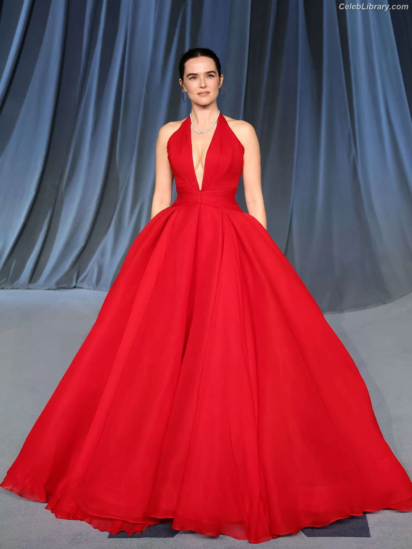 Zoey Deutch photo 13 of 1463