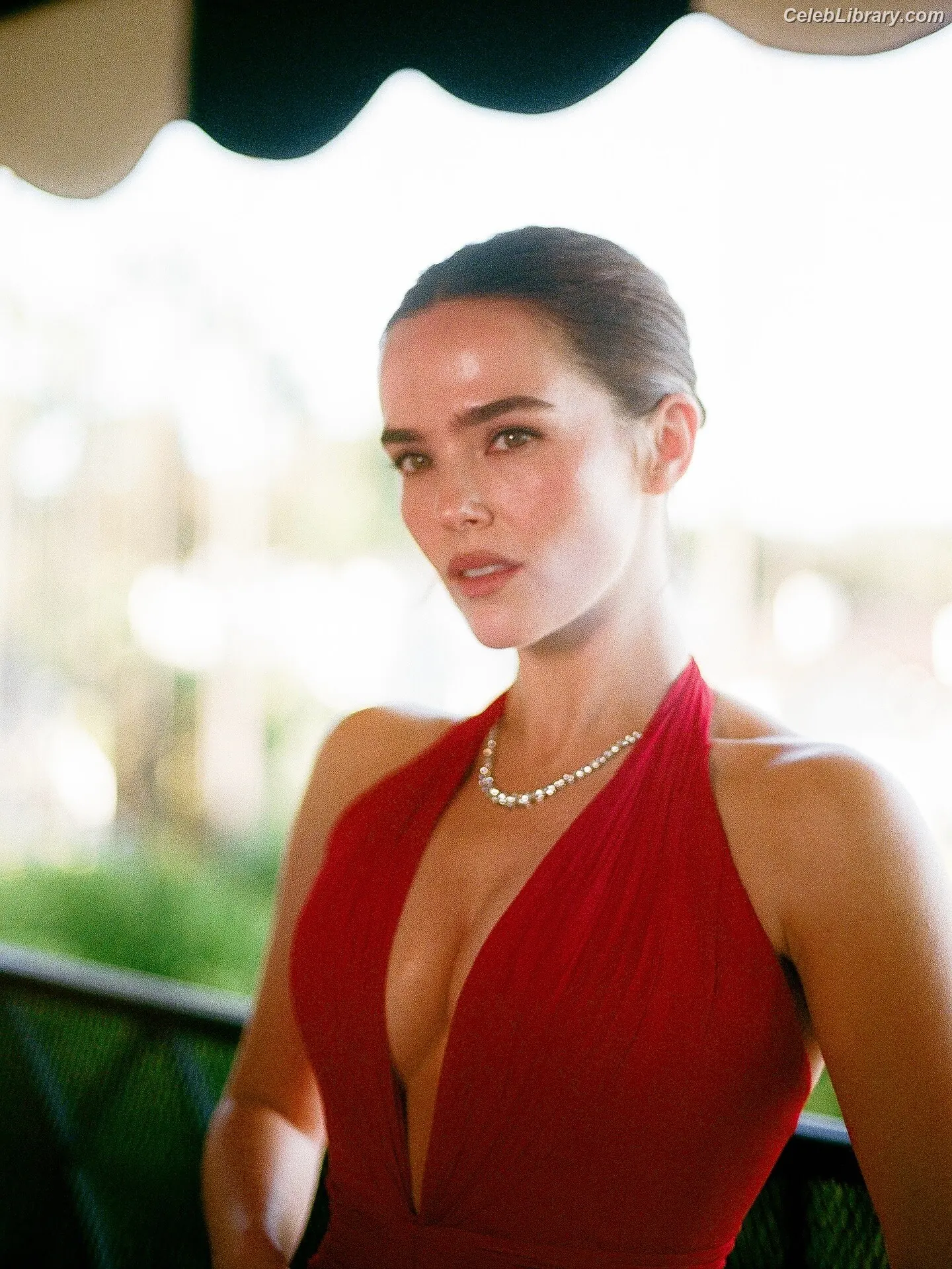 Zoey Deutch photo 23 of 1463