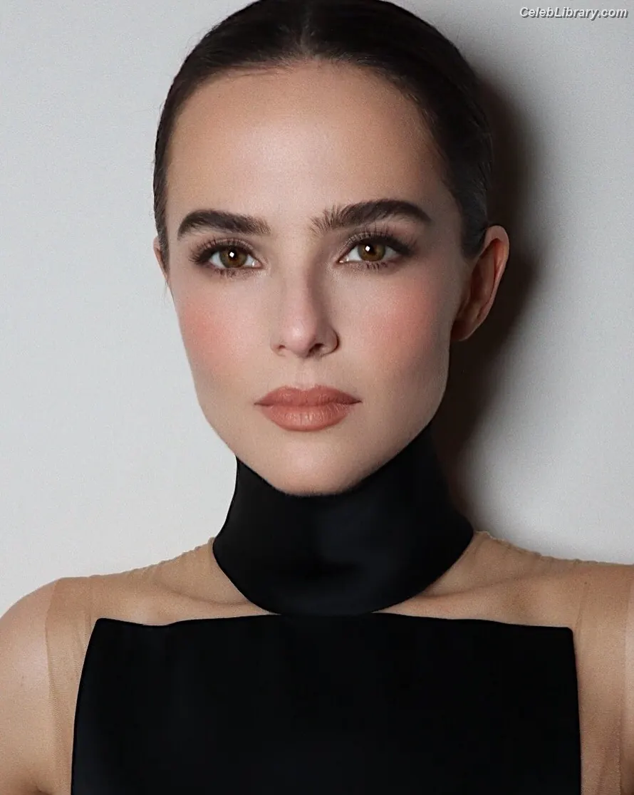 Zoey Deutch photo 3 of 1463