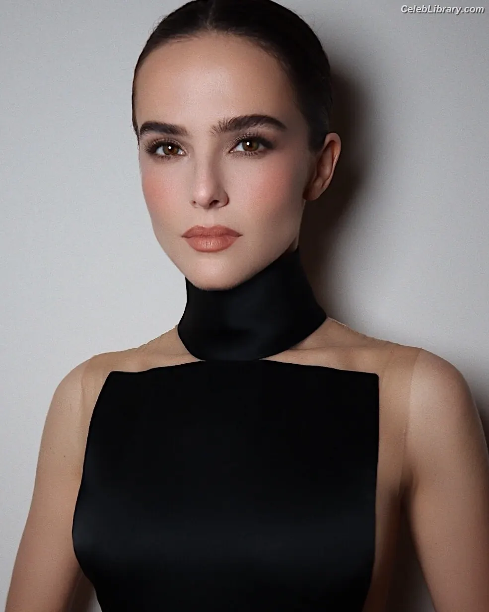 Zoey Deutch photo 6 of 1463
