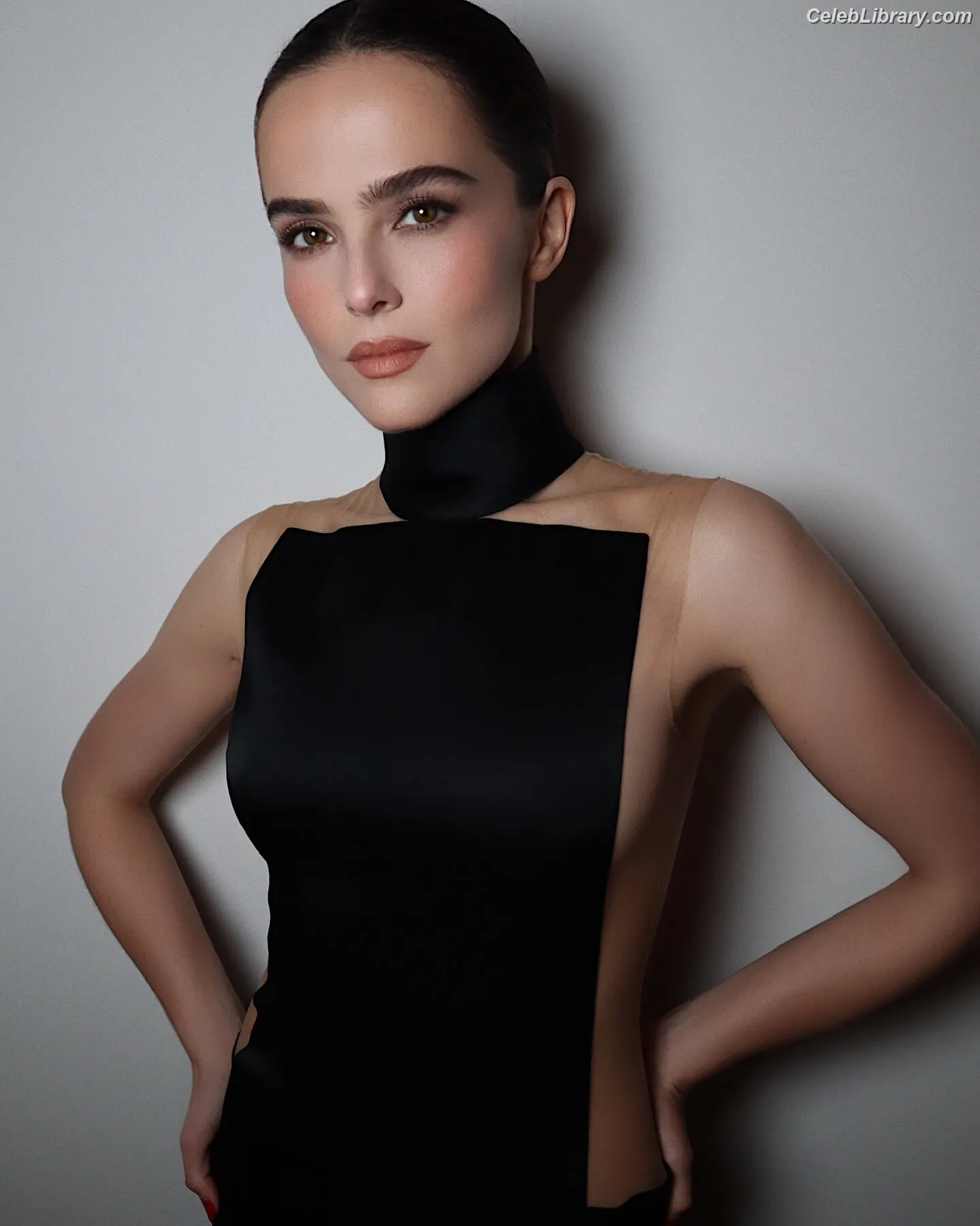 Zoey Deutch photo 8 of 1463