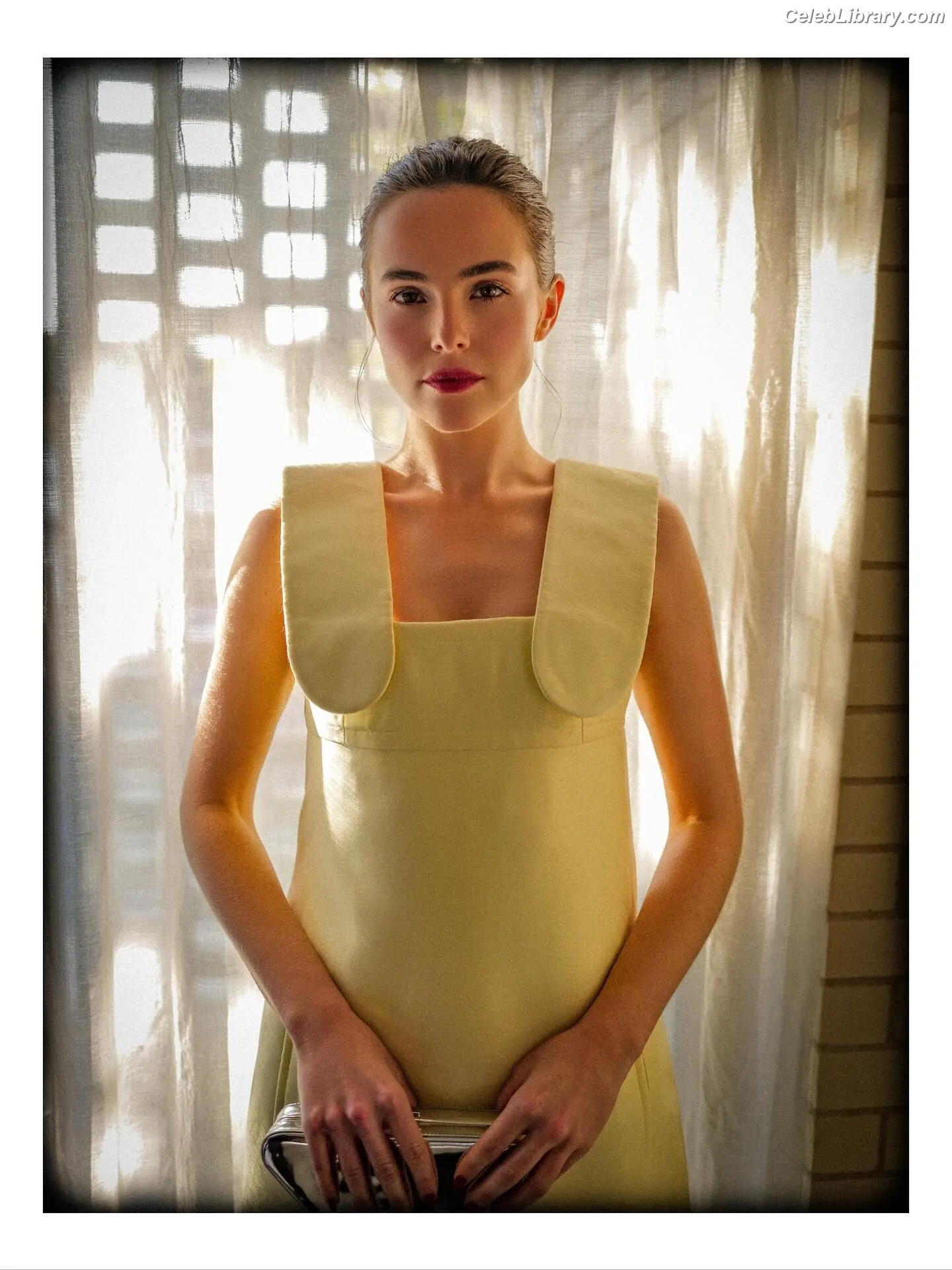 Zoey Deutch photo 15 of 1463