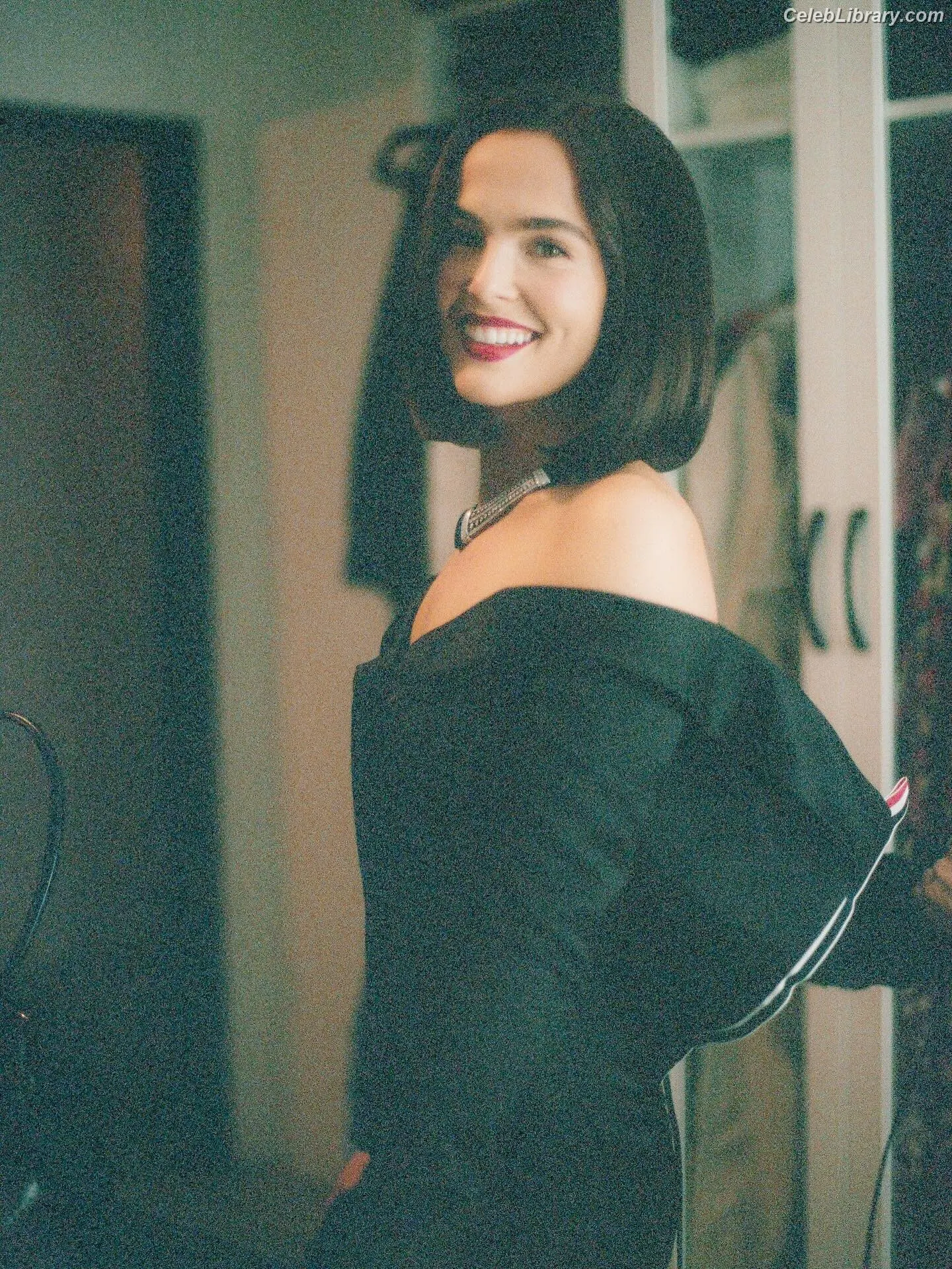 Zoey Deutch photo 5 of 1463