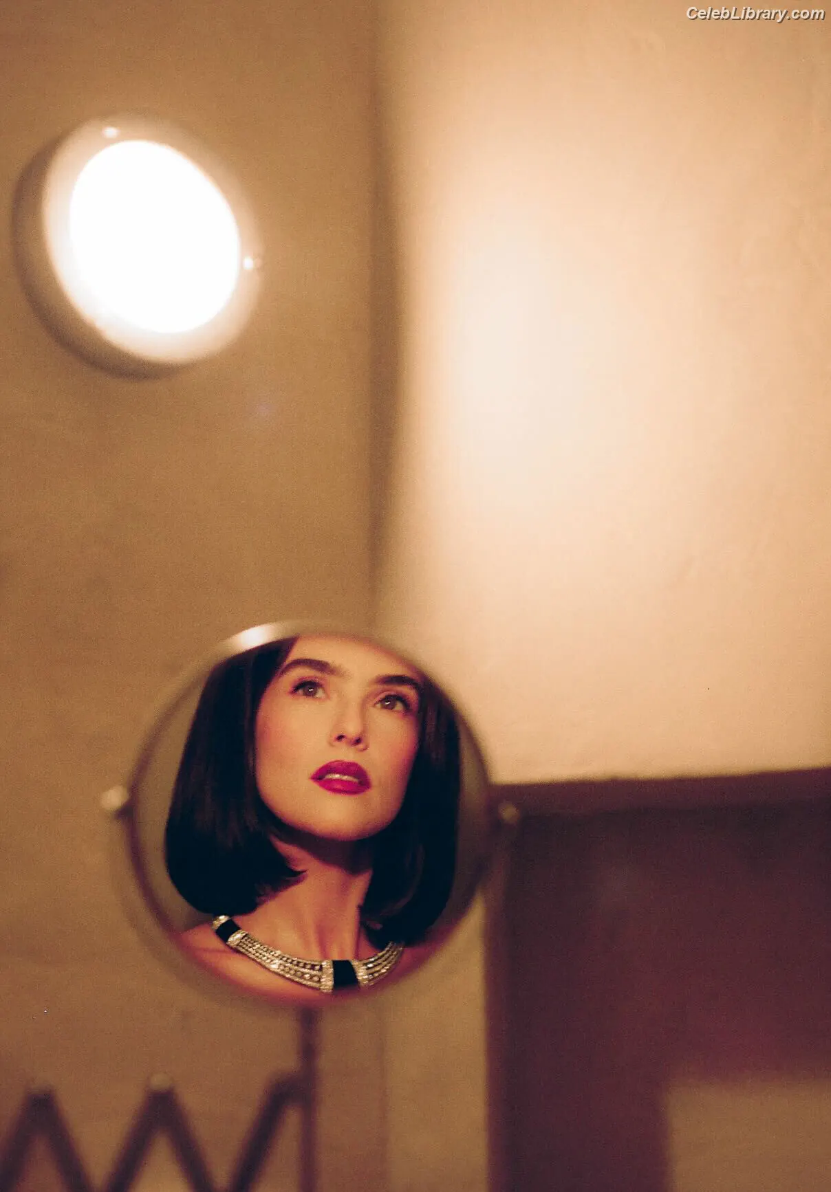 Zoey Deutch photo 10 of 1463