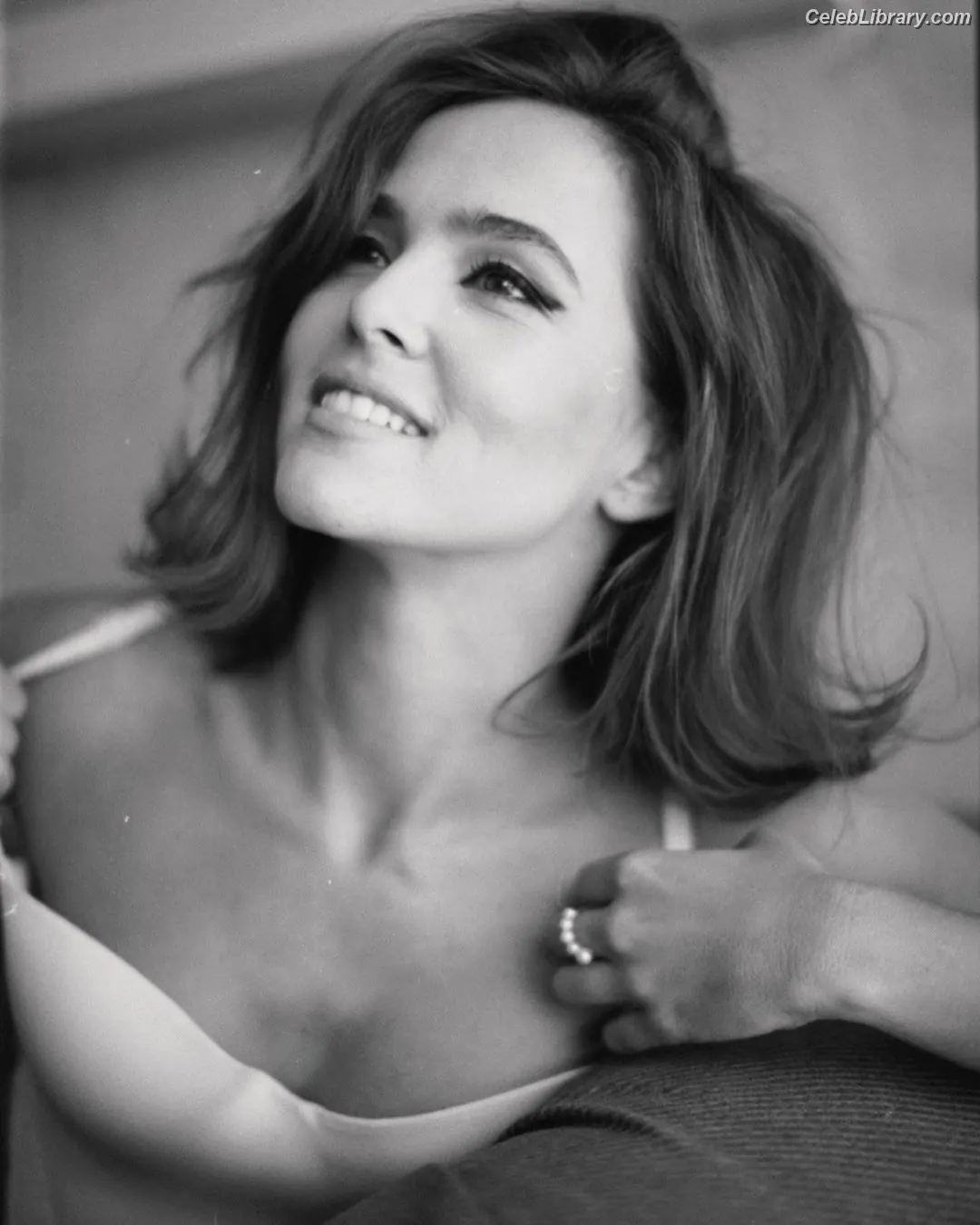 Zoey Deutch photo 4 of 1463