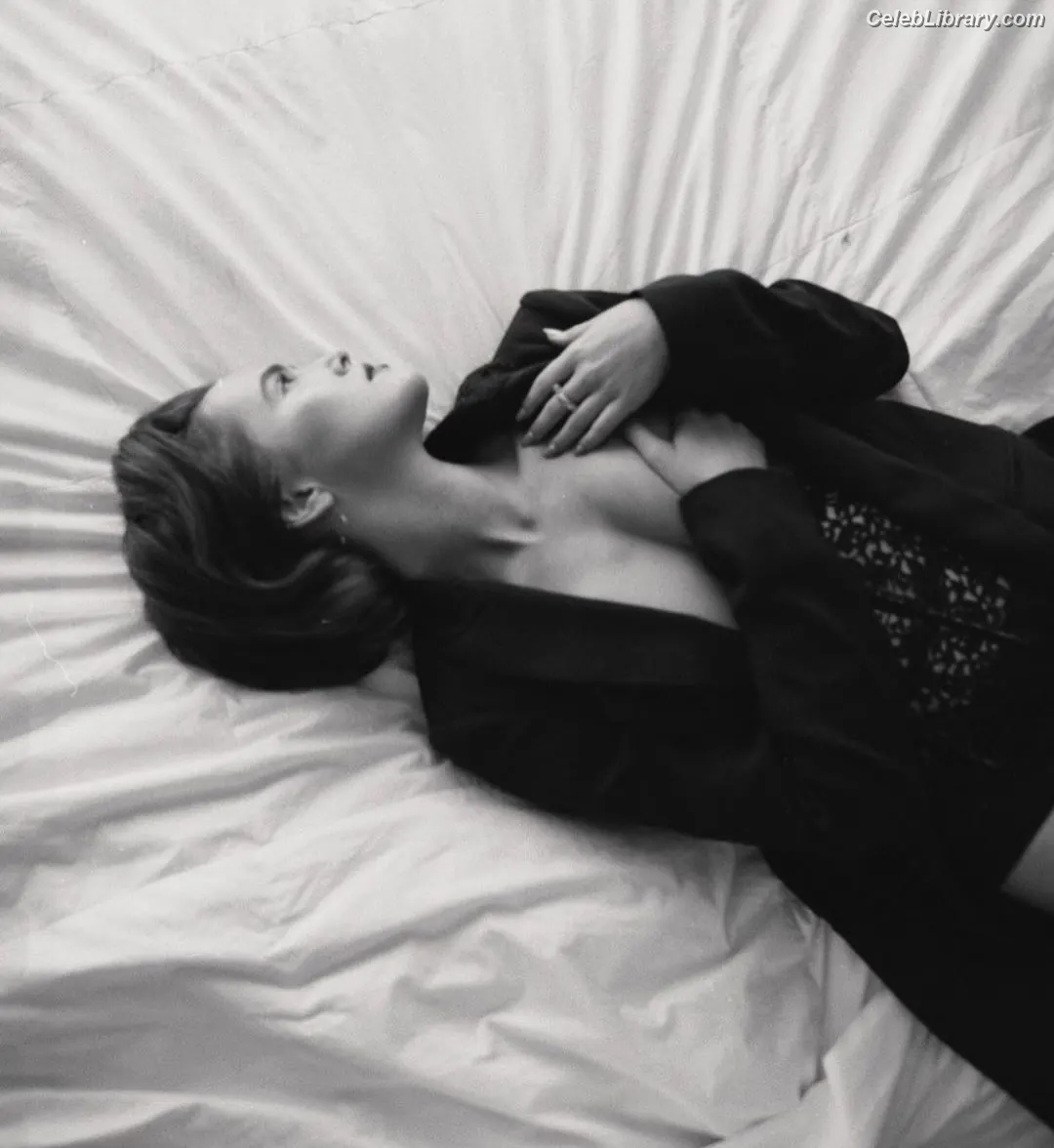 Zoey Deutch photo 10 of 1463