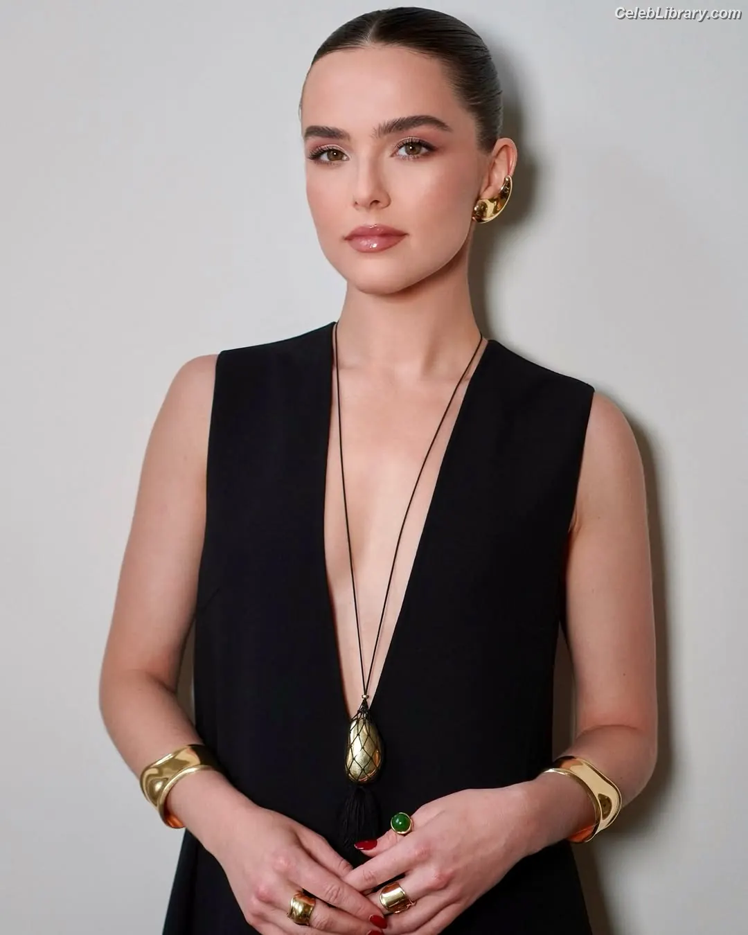 Zoey Deutch photo 13 of 1463