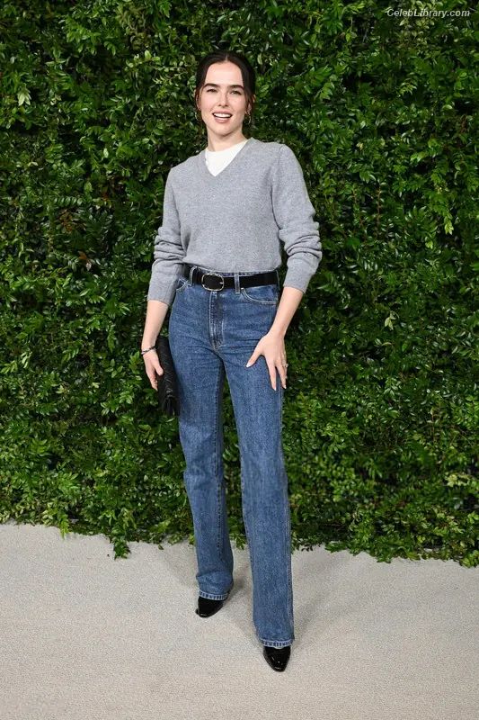 Zoey Deutch photo 6 of 1463