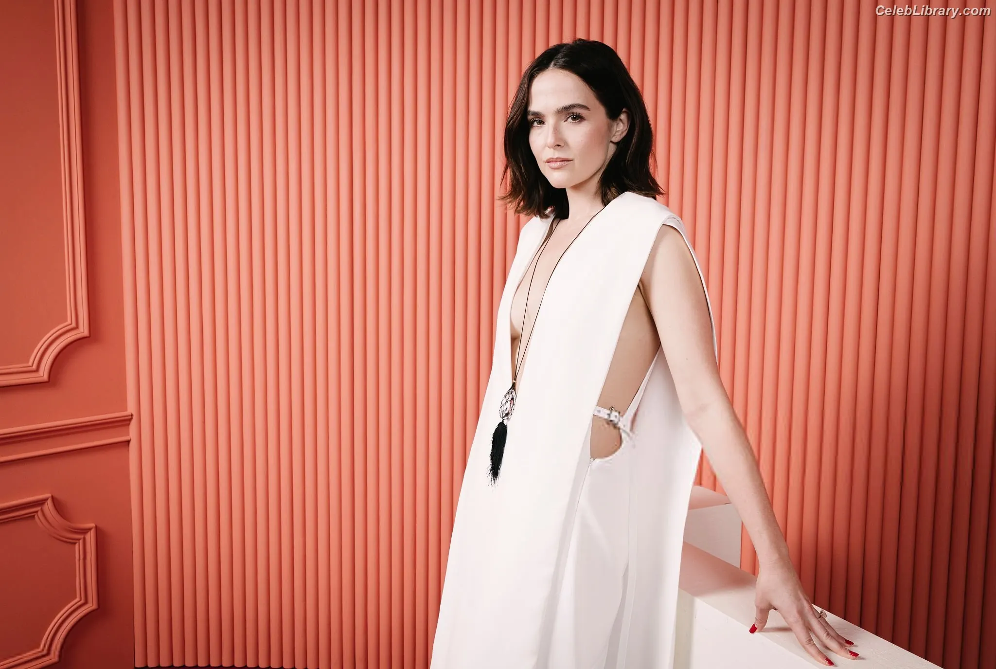 Zoey Deutch photo 9 of 1463
