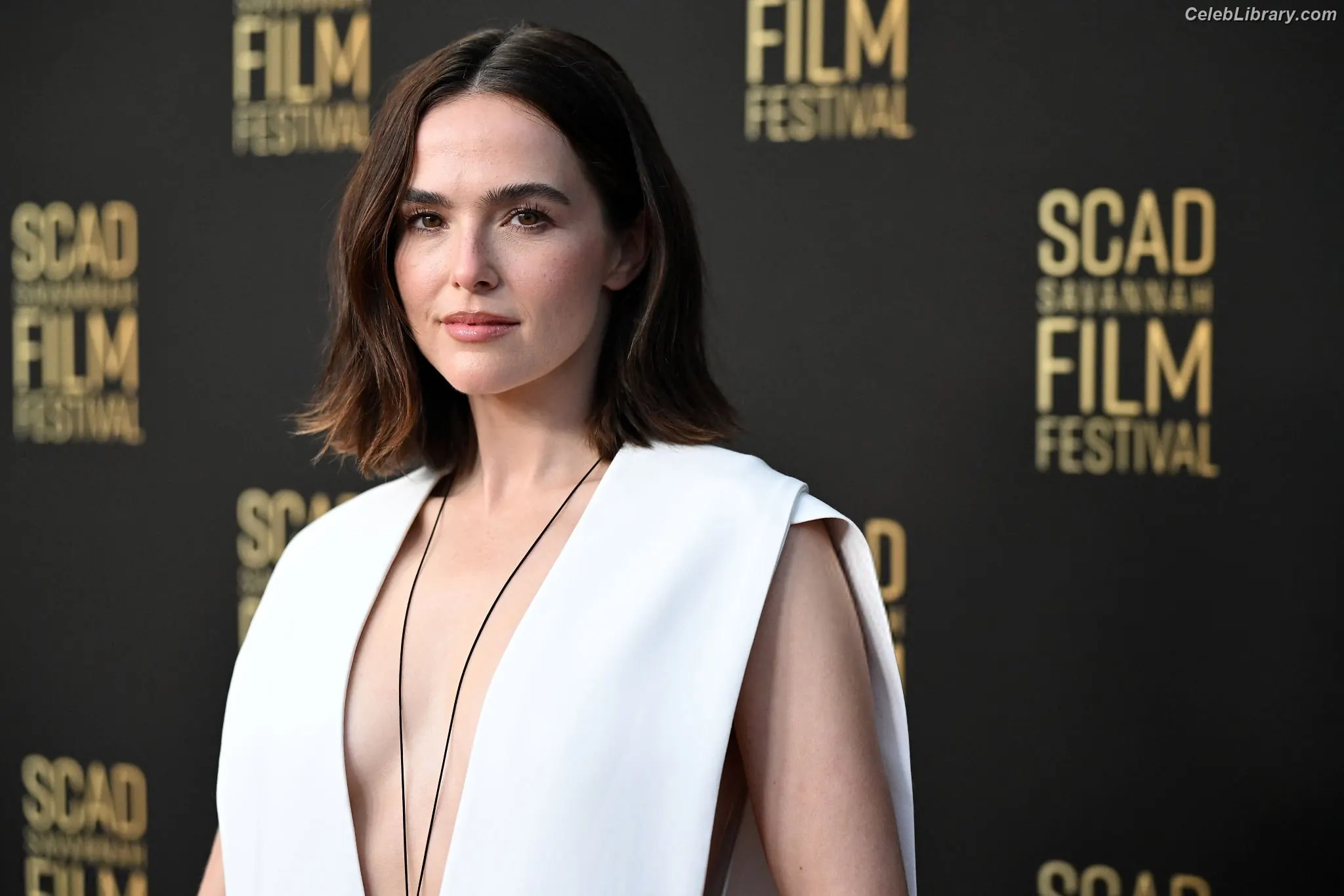 Zoey Deutch photo 23 of 1463