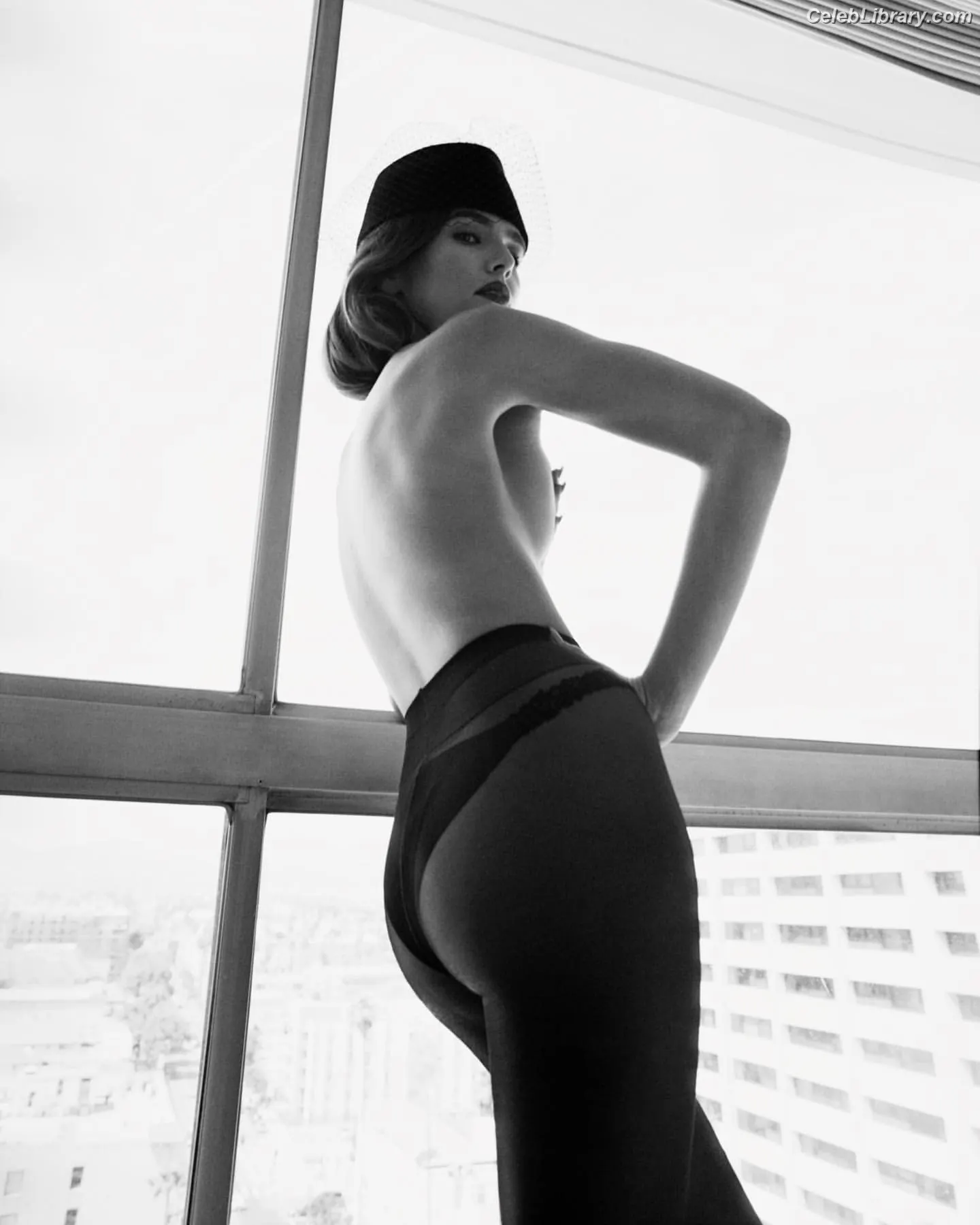 Zoey Deutch photo 9 of 1463