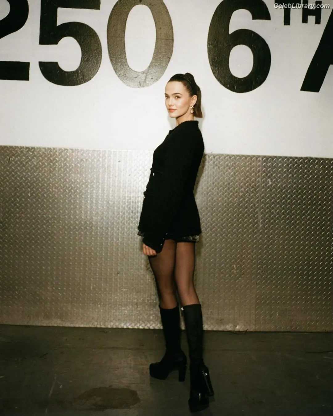 Zoey Deutch photo 18 of 1463