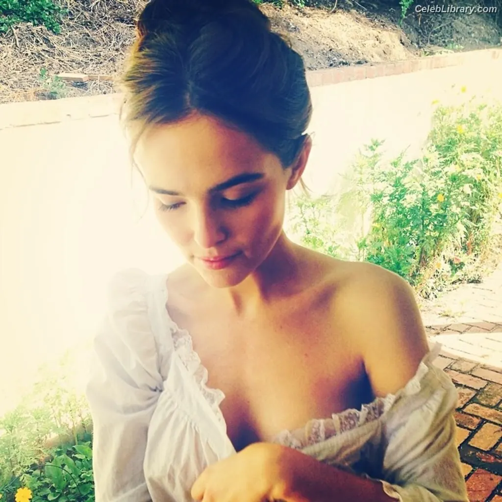 Zoey Deutch photo 19 of 1463