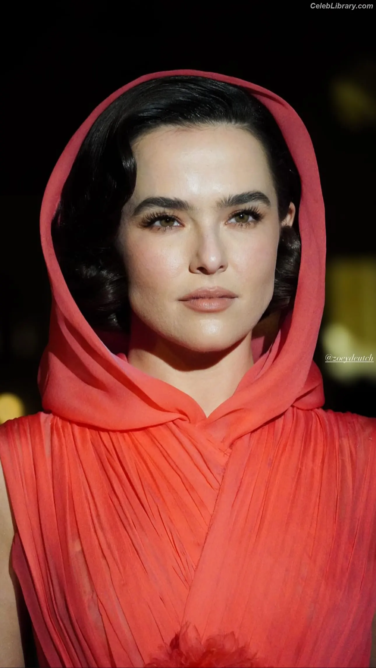 Zoey Deutch photo 10 of 1463