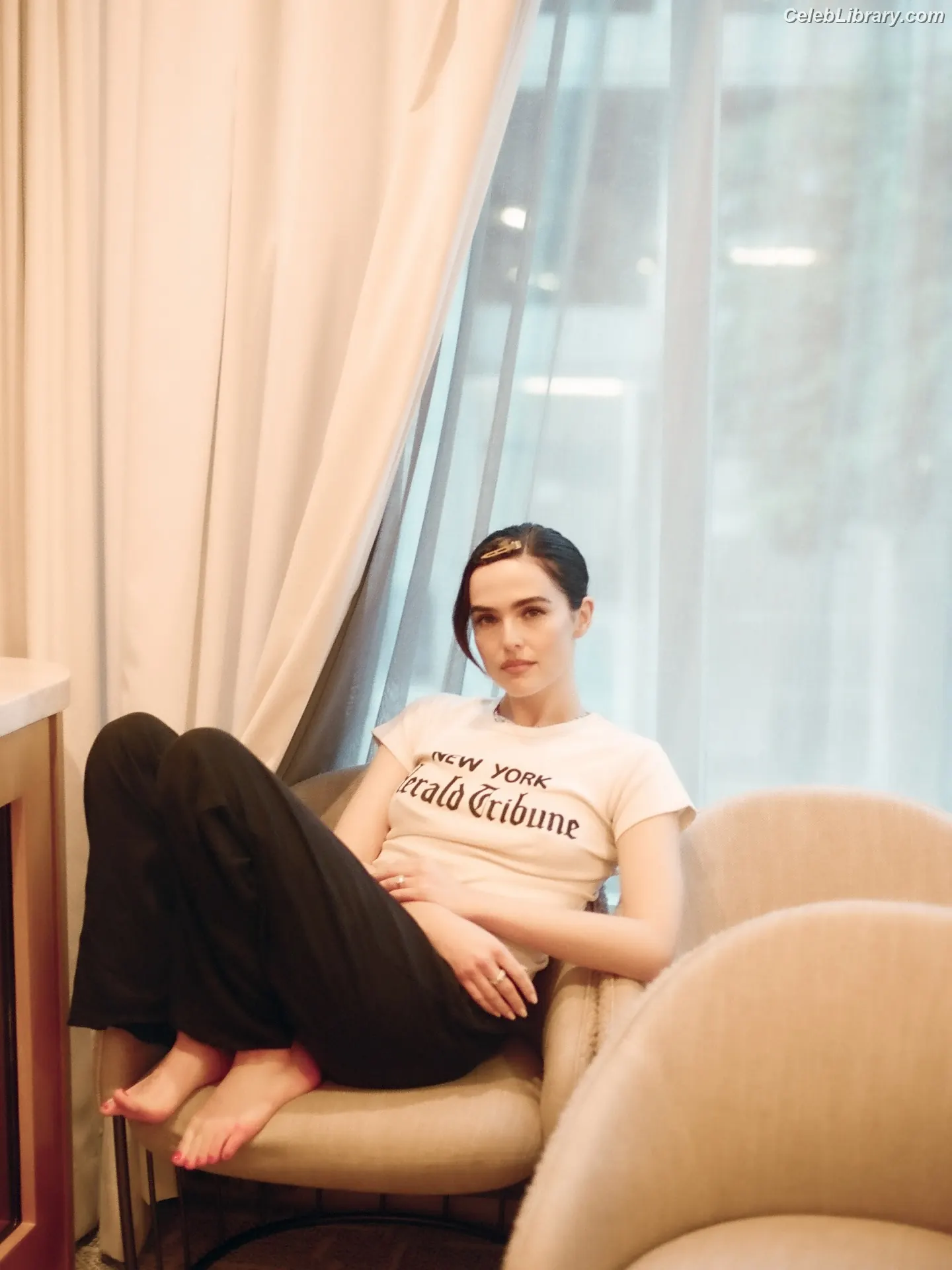 Zoey Deutch photo 4 of 1463