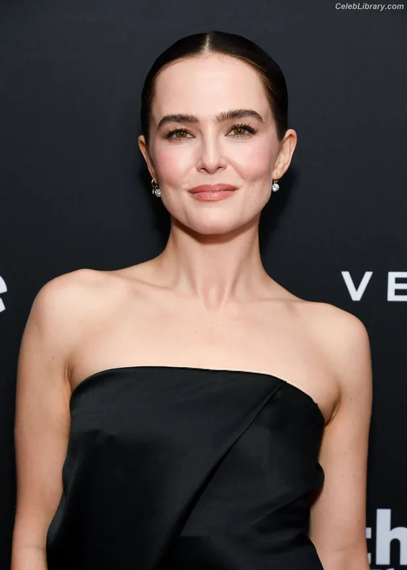 Zoey Deutch photo 11 of 1461