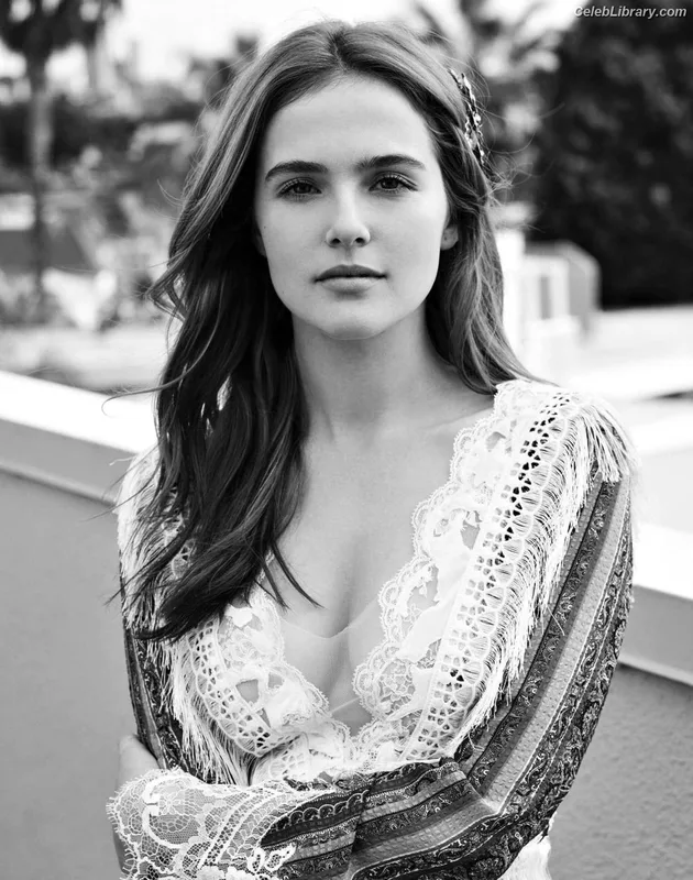 Zoey Deutch photo 24 of 1461