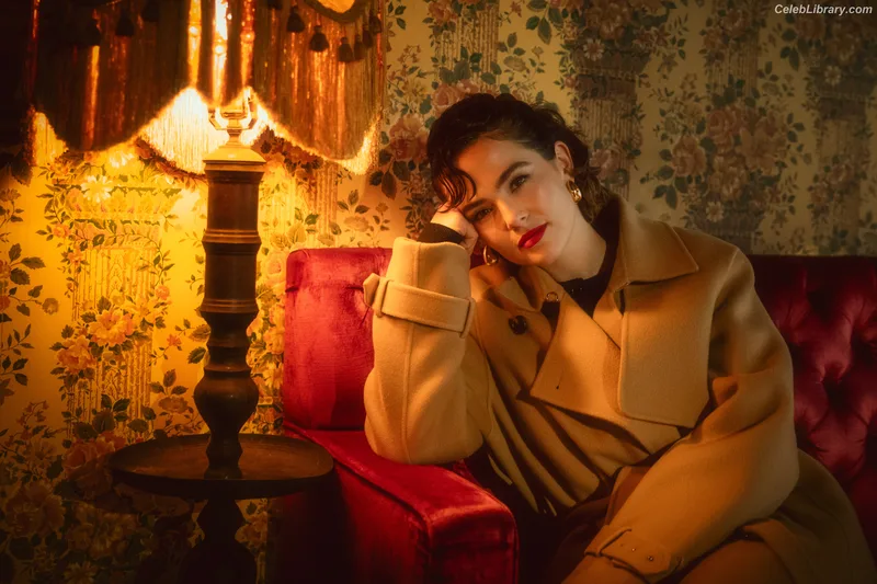 Zoey Deutch photo 7 of 1461
