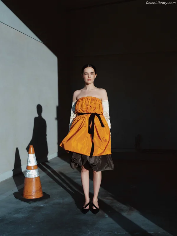 Zoey Deutch photo 19 of 1461