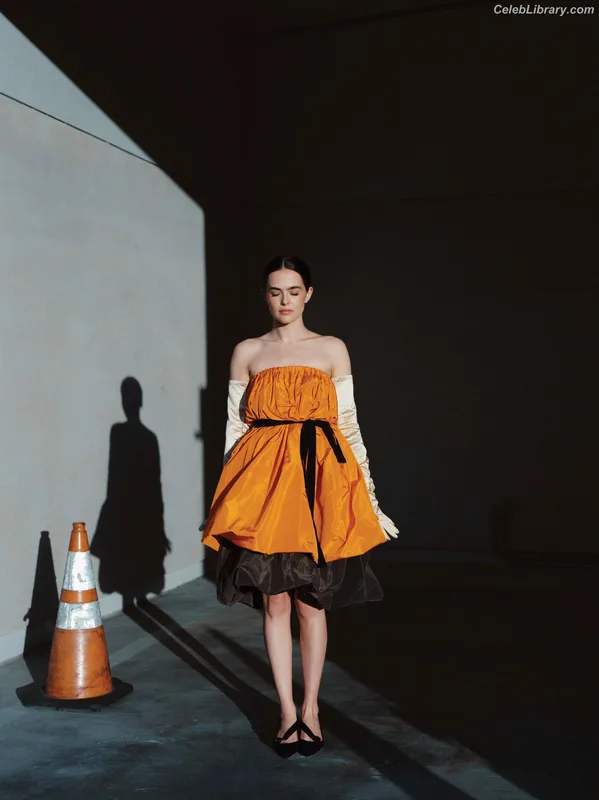 Zoey Deutch photo 20 of 1461
