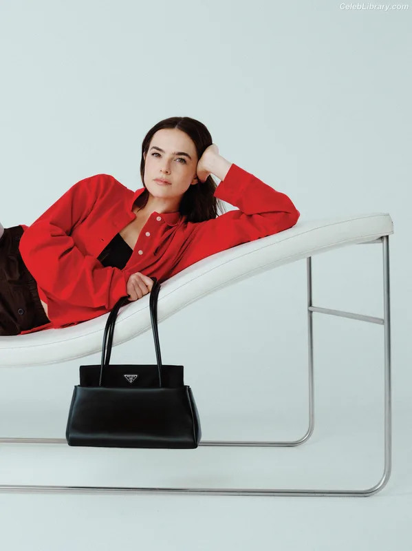 Zoey Deutch photo 21 of 1461