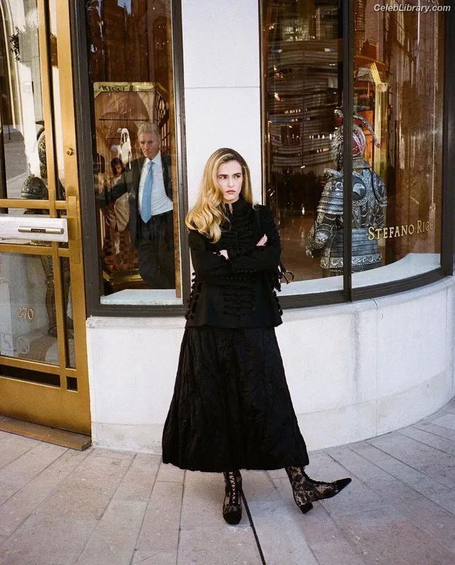 Zoey Deutch photo 15 of 1461