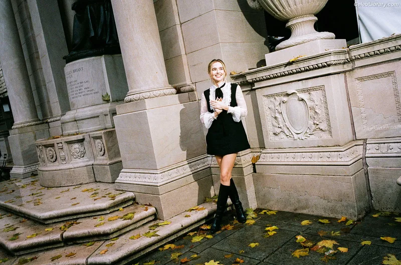 Zoey Deutch photo 21 of 1461