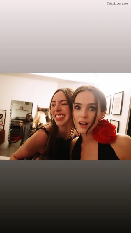 Zoey Deutch photo 2 of 1461