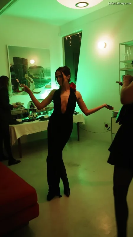 Zoey Deutch photo 5 of 1461