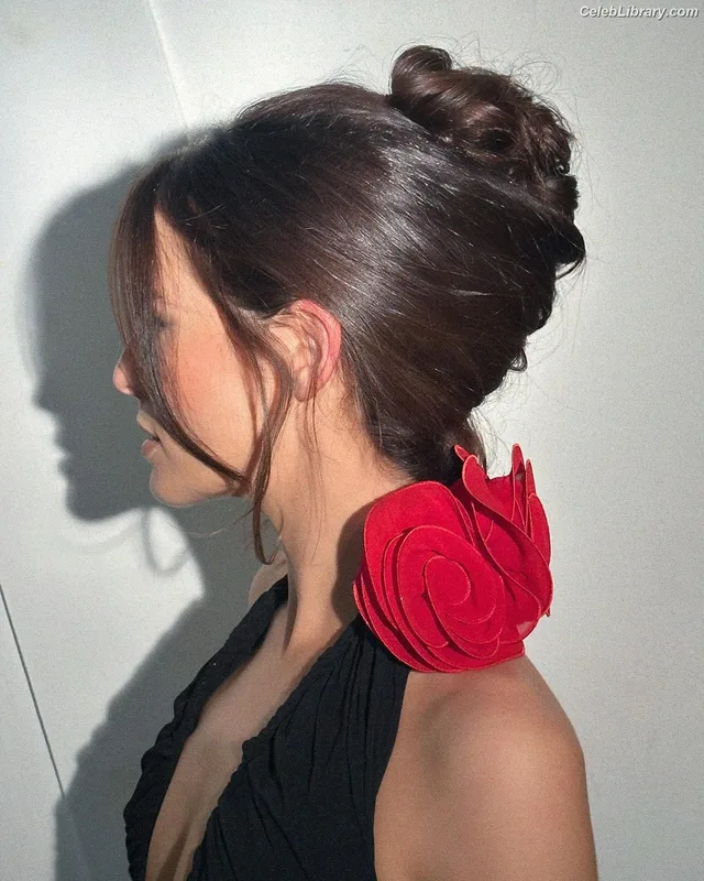Zoey Deutch photo 7 of 1461