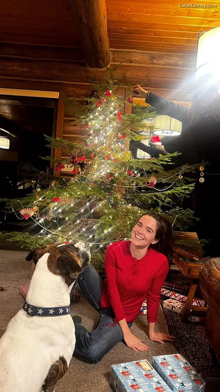 Zoey Deutch photo 10 of 1461
