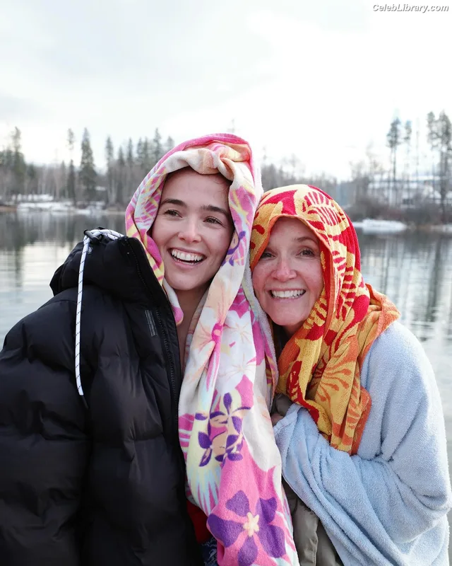 Zoey Deutch photo 12 of 1461