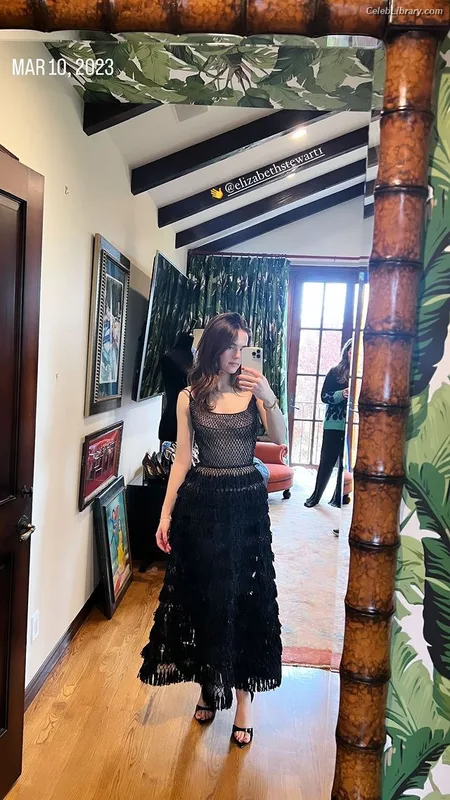 Zoey Deutch photo 21 of 1461
