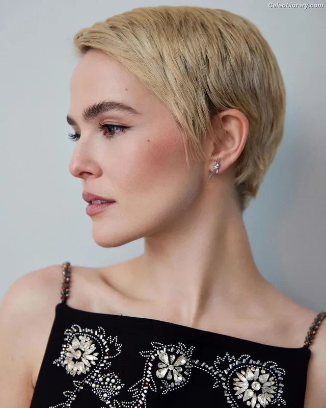 Zoey Deutch photo 14 of 1461