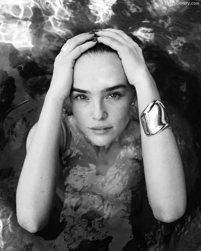 Zoey Deutch photo 18 of 1461