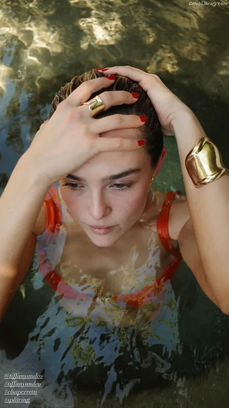 Zoey Deutch photo 19 of 1461
