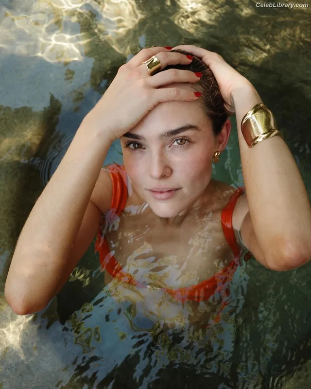 Zoey Deutch photo 20 of 1461