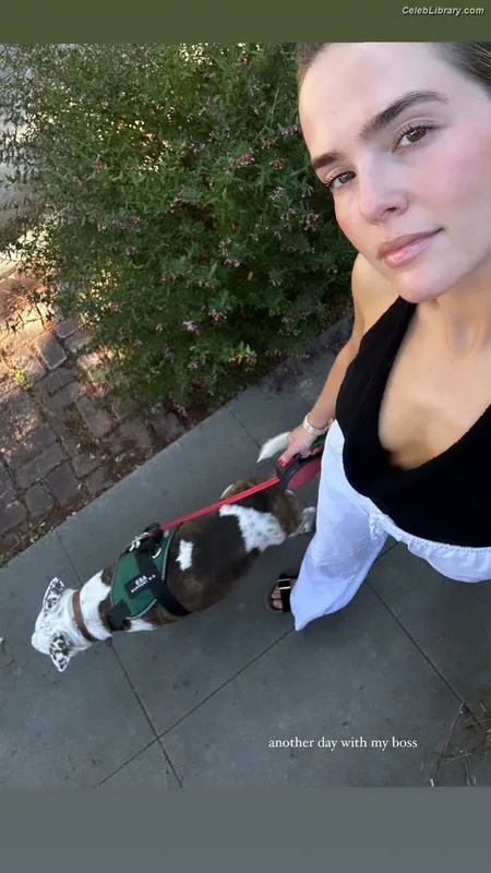 Zoey Deutch photo 23 of 1461