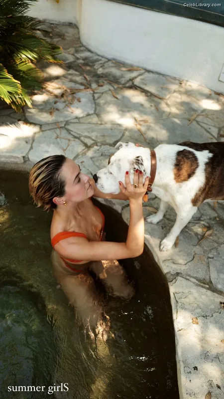 Zoey Deutch photo 2 of 1461