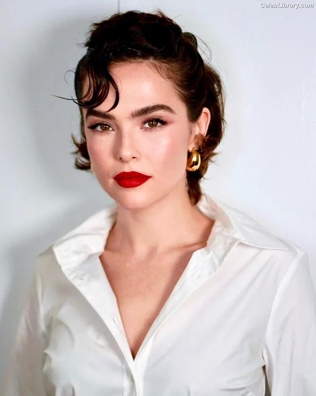 Zoey Deutch photo 8 of 1461
