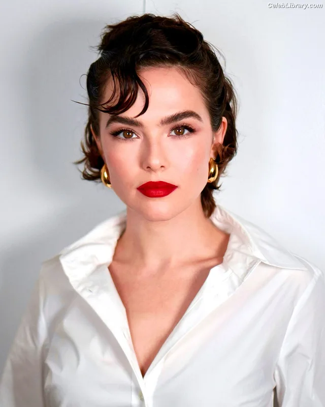 Zoey Deutch photo 9 of 1461