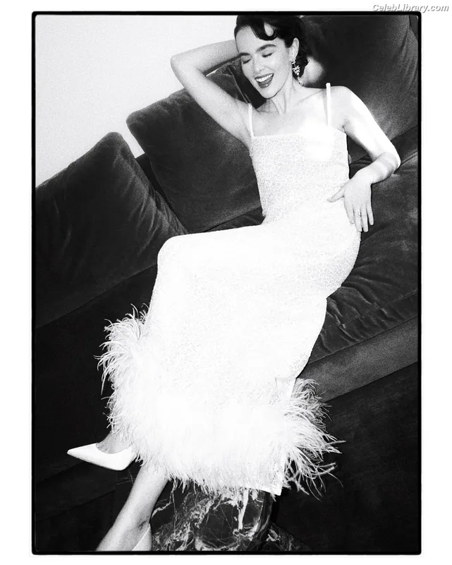 Zoey Deutch photo 12 of 1461